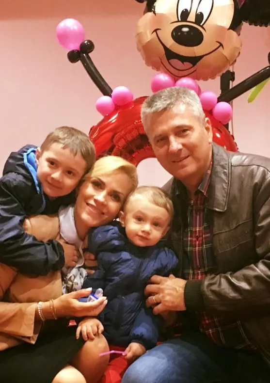 Gabriela Firea, un fel de "cel mai frumos grătar": Aştept pozele voastre de la grătar şi iarbă verde