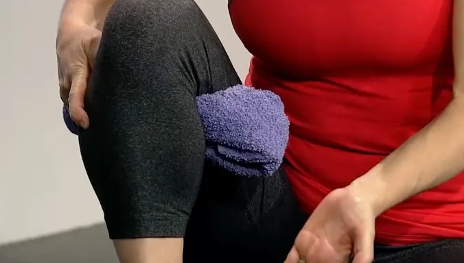 Acest truc te scapă de durerile de genunchi. Nu te-ai fi gândit că poate fi atât de simplu