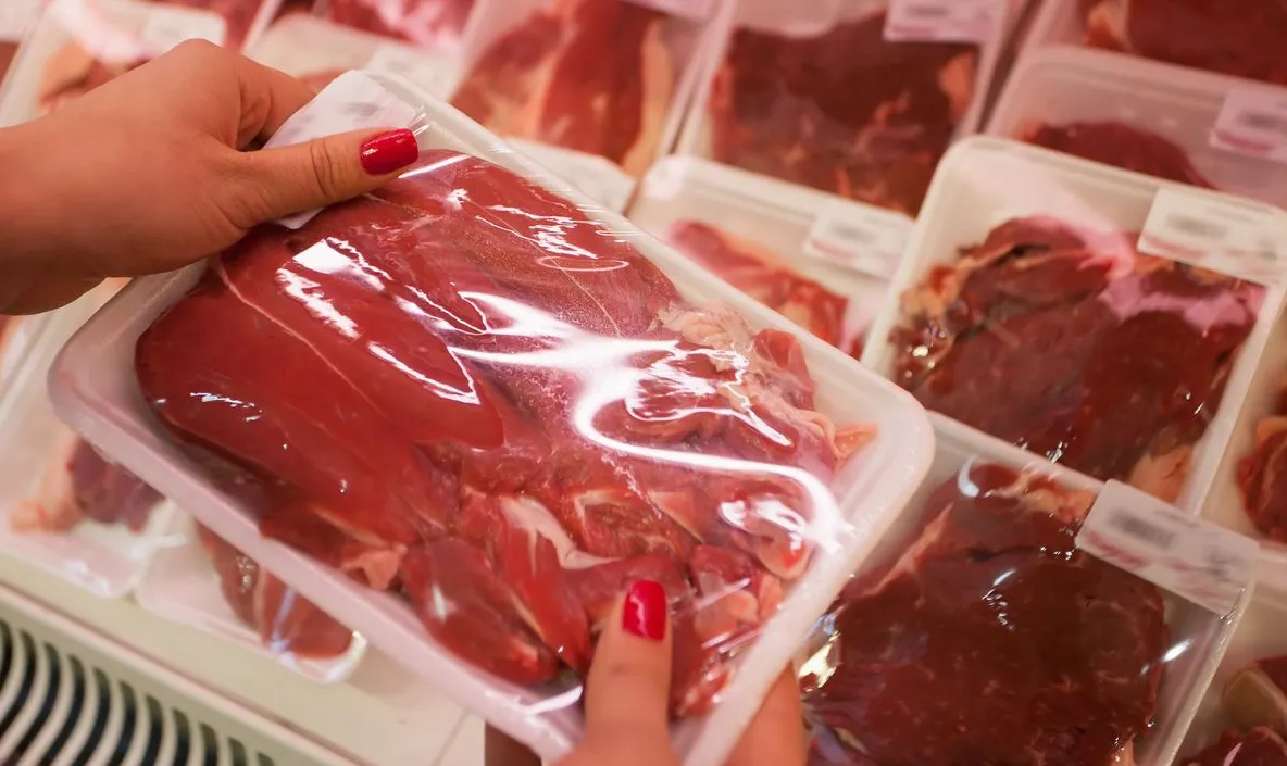 Ce este lichidul roşiatic din pungile de carne. Mare atenţie! NU este sânge