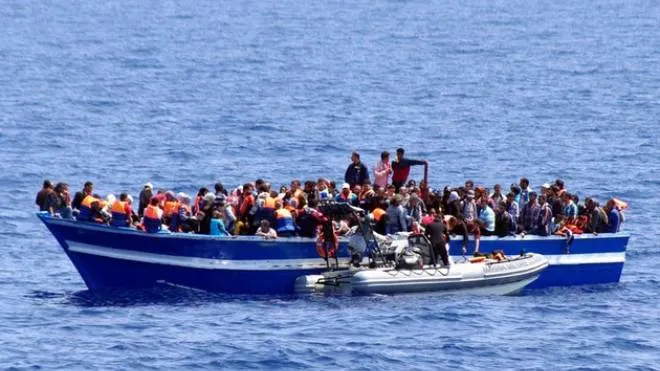 200 de imigranţi s-au înecat în Marea Mediterană. Mai multe cadavre au ajuns pe o plajă din Libia 