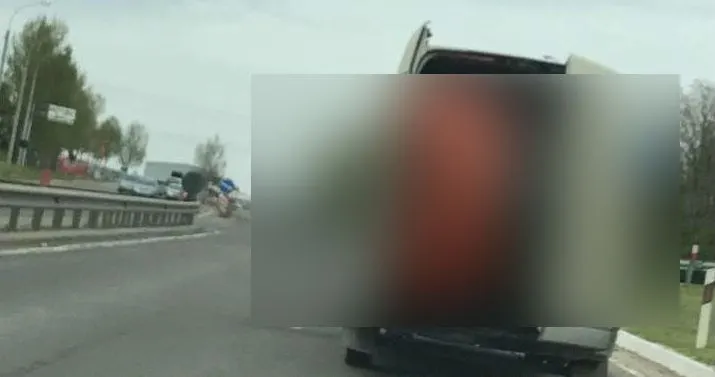 Imagine INCREDIBILĂ. O probă de ingeniozitate - ce transportă moldovenii într-un microbuz