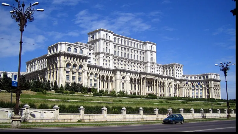 Protest cu maşinile în jurul Parlamentului