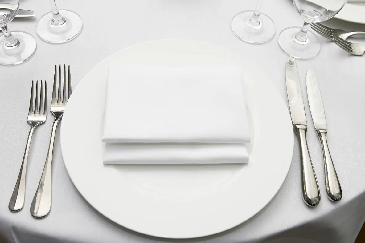 Administrația locală, sfat controversat pe Facebook: "Vă rugăm, nu mai luați masa la restaurant"