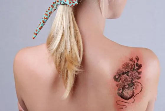 Şi-a făcut un tatuaj, însă după câţiva ani a avut un şoc. Cum arată acum?