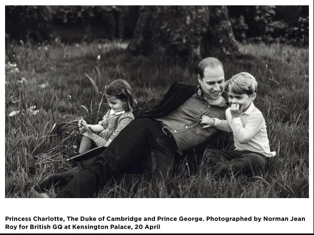 Fotografie RARĂ cu Prinţul William, acasă alături de copiii săi, George şi Charlotte