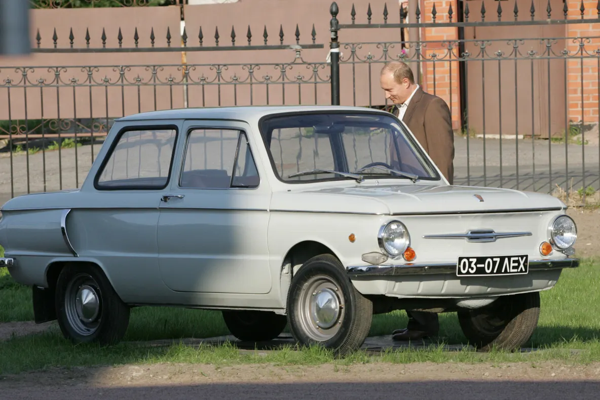 Prima maşină care s-a văzut pe străzile din România, înainte de Dacia. L-a fermecat până şi pe Putin