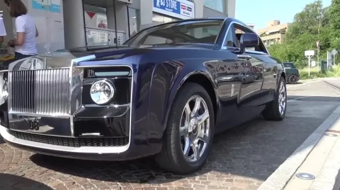 Rolls-Royce-ul de 13 milioane $ a ieşit pe străzi. Cum arată maşina comandată de un colecţionar