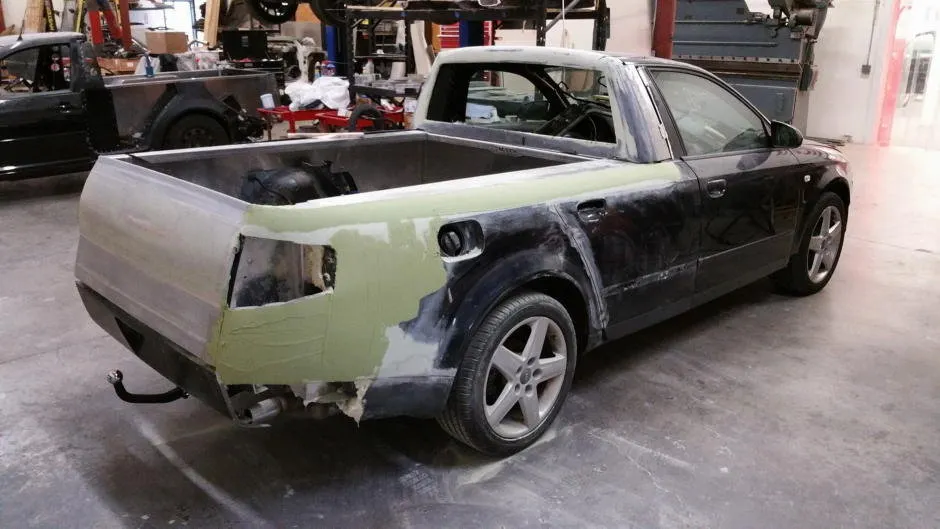 Şi-a bătut joc de o frumuseţe de Audi S4. L-a tăiat în bucăţi şi l-a transformat într-un Audi papuc
