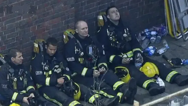 Tot mai mulți morți confirmați în incendiul devastator din Londra. "Sper să nu se ajungă la 100"