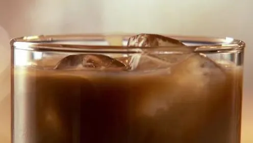 Bei cafea cu gheață? Te vei gândi de două ori înainte după ce vei citi asta 