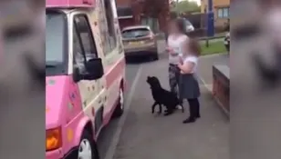 Acesta este cel mai adorabil cățel! Iată ce face pentru a obține o înghețată