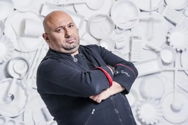 A renunţat la un singur aliment şi a slăbit 30 de kg. Transformarea lui Chef Scărlătescu