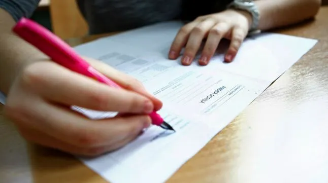 Edu.ro Barem Romana BAC 2017 – Cum trebuiau rezolvate subiectele pe care le-au primit azi elevii