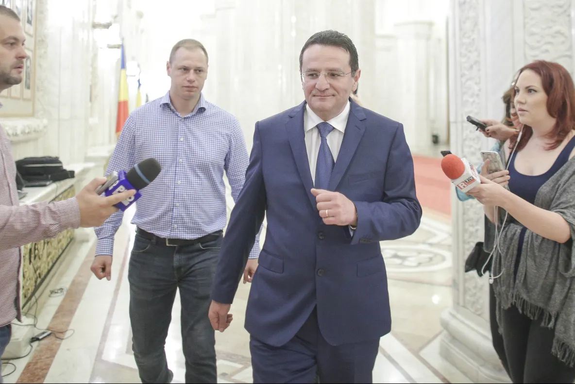 Comisia de anchetă a alegerilor din 2009 îl reclamă pe Maior la Iohannis și cere lămuriri de la SRI