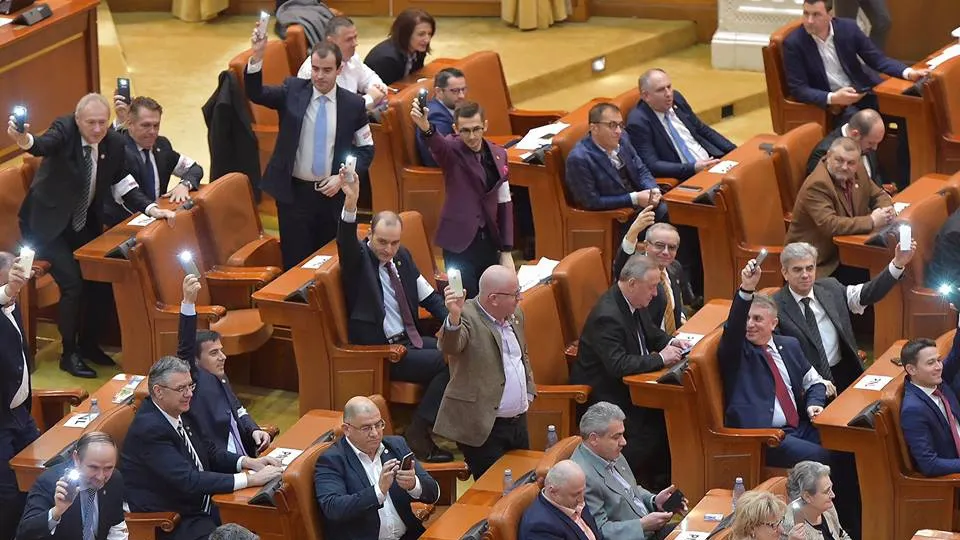 Liberalii au decis ce vor face în ziua moțiunii