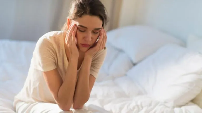 Simptomele asasinului tăcut. Boala care apare la tot mai multe femei 