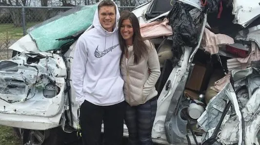Au scăpat miraculos dintr-un accident șoc. Ieșind din mormanul de fiare au văzut o Biblie deschisă..