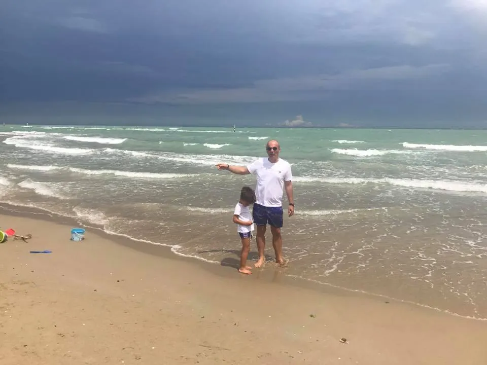 Rareş Bogdan, imagini şocante de la mare. Ce a surprins realizatorul TV în mijlocul verii