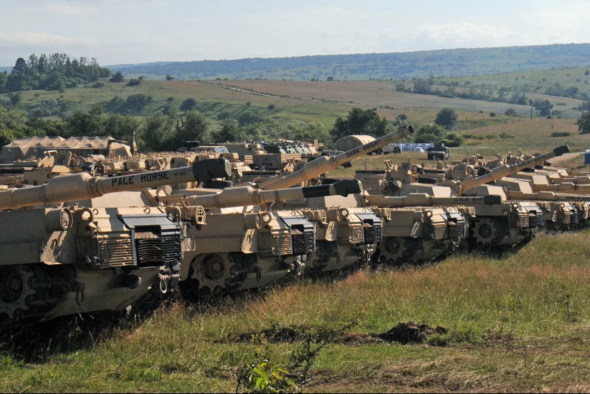 Manevre militare FĂRĂ PRECEDENT în România. Zeci de mii de militari, mii de blindate