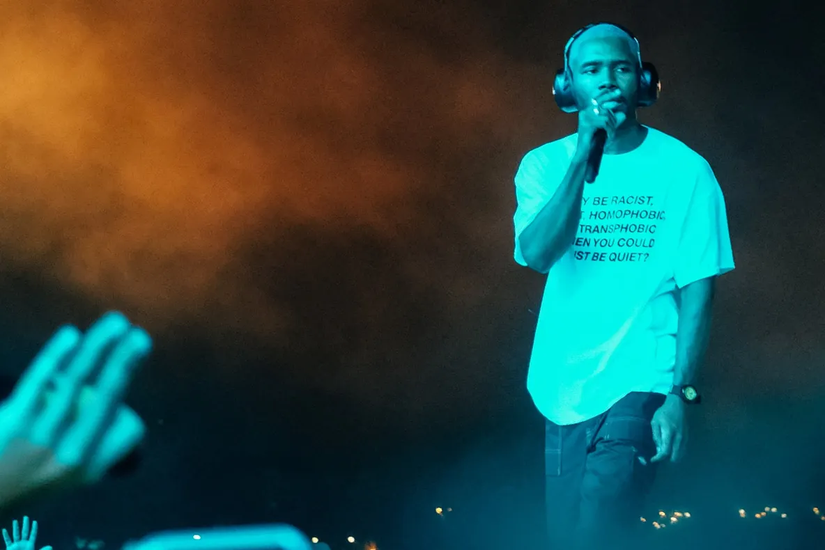 Mesajul de pe tricoul unui RAPPER FAIMOS face ocolul lumii