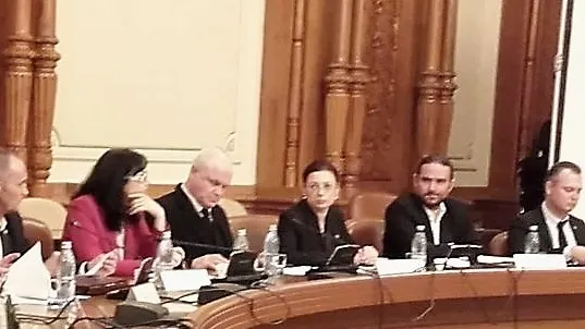 Comisia de anchetă îi cere lui Kovesi să răspundă măcar în scris. A trimis două întrebări 