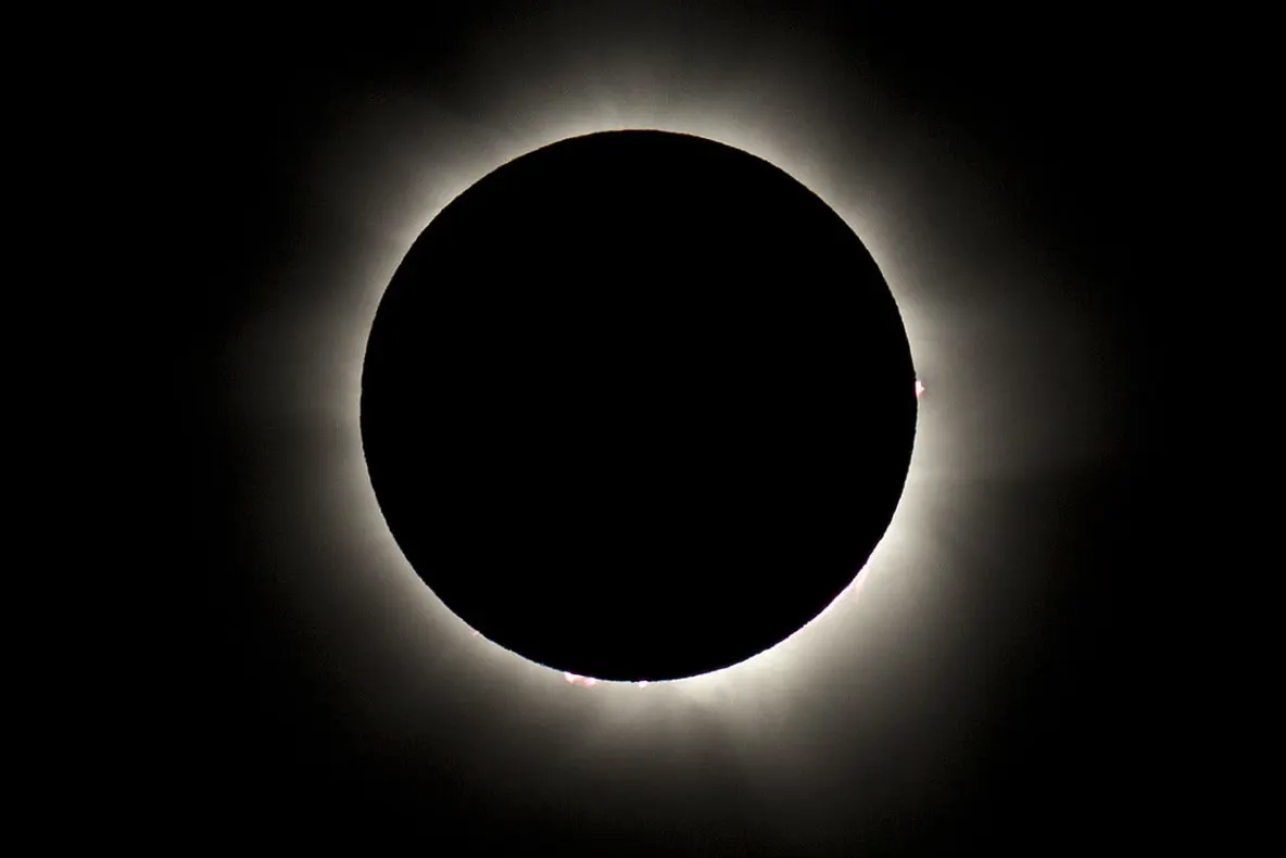 Sfârșitul lumii vine odată cu eclipsa de soare de luna viitoare? Previziune înspăimântătoare