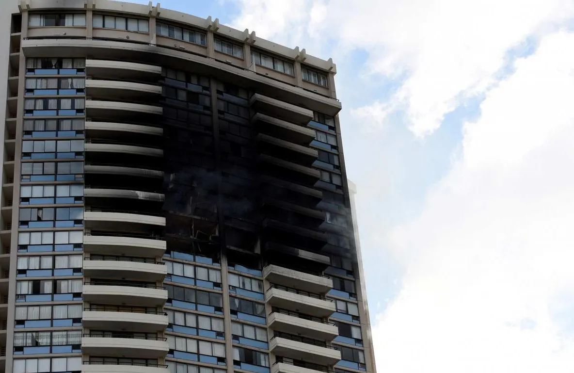 Incendiu puternic într-un zgârie-nori din Hawaii: trei morţi, cel puţin cinci răniţi