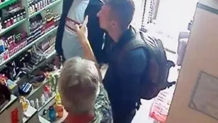 Au vrut să fure dintr-un magazin, dar au fost prinși de vânzătoare. Ce a urmat 