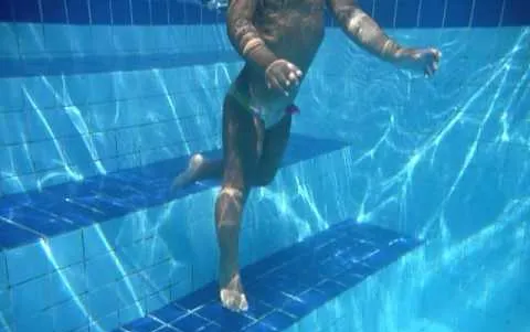 Anchetă URIAȘĂ după moartea unui junior fotbalist care a jucat la Dinamo. Piscina în care a înotat înainte de a i se face rău a fost închisă