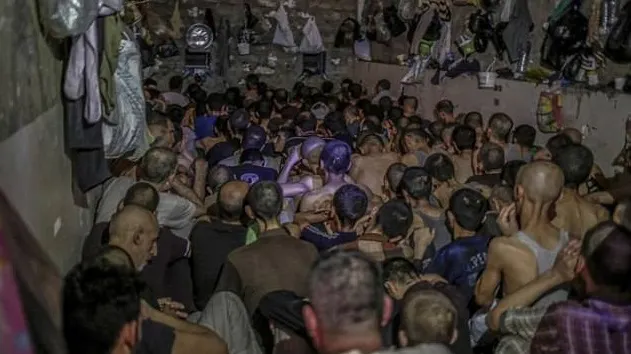 Militanții ISIS, ținuți în condiții groaznice în închisorile din Mosul. ”Nu sunt ființe umane!”