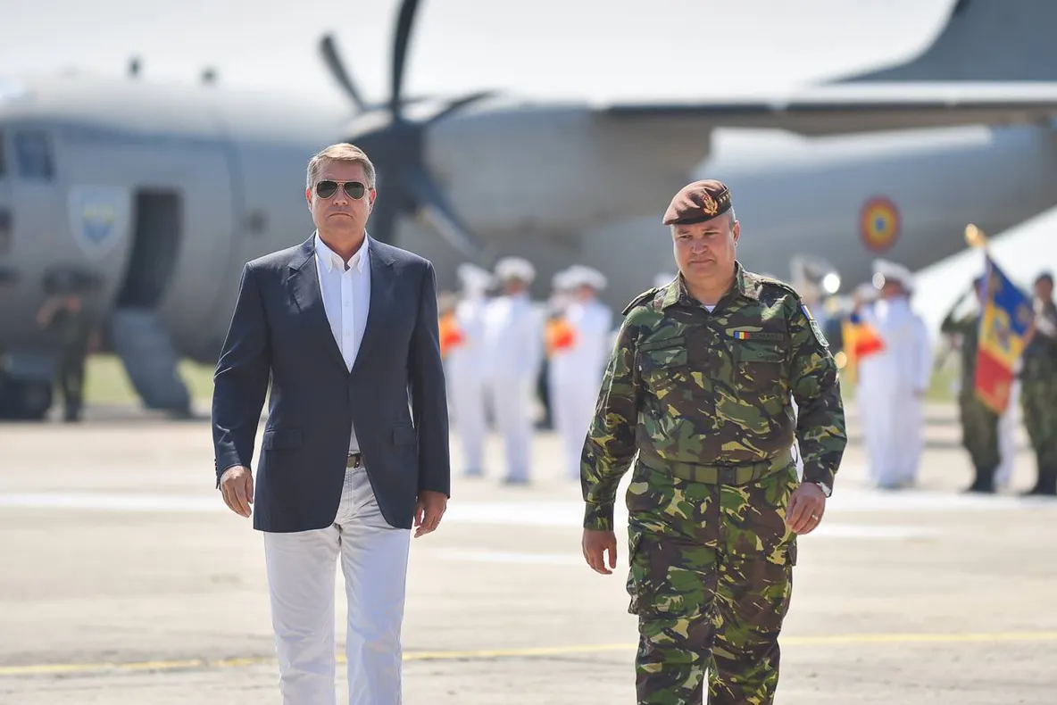 Klaus Iohannis, fotografii spectaculoase de la baza Mihail Kogăliniceanu. Virale pe internet