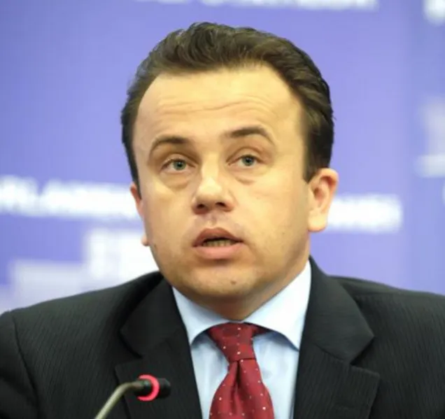 Ministrul Educaţiei: "Elevii din clasa a 5-a vor avea manual și la sport". Cum va arăta manualul