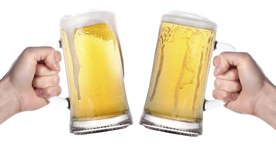 De la bar, la spital! După prea multe beri, doi vasluieni s-au lovit cu halbele în cap