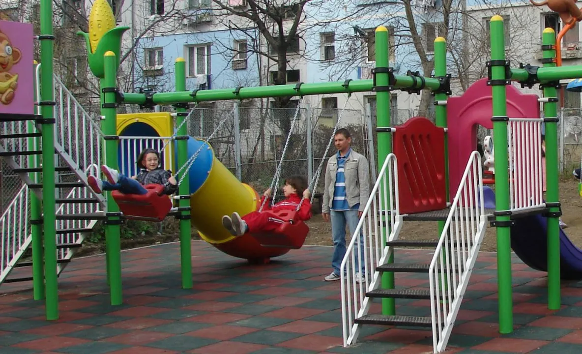 Caz şocant în Ploieşti! O fetiţă de 7 ani a murit într-un spaţiu de joacă