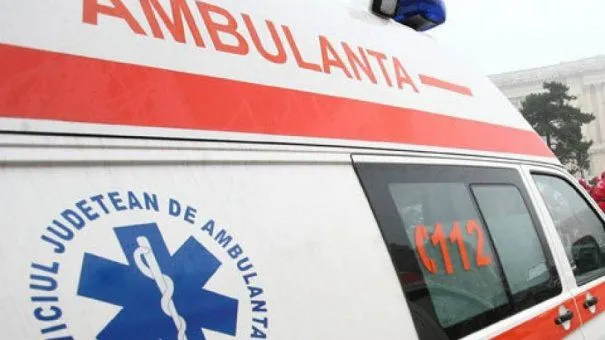 Două surori, lovite în plin de o mașină condusă de un minor beat