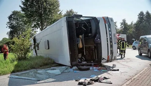 Patru români, răniți grav în urma accidentului din Germania. Starea lor este stabilă