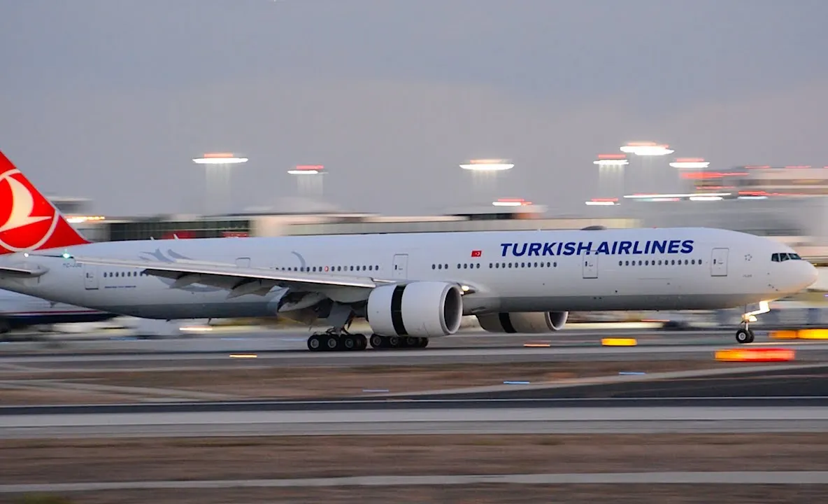 ALERTĂ AVIATICĂ în România! Un avion a aterizat de urgență pe Aeroportul Otopeni | VIDEO