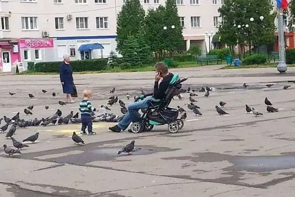 10 motive amuzante pentru care bebeluşii nu trebuie lăsaţi sigurii cu taţii lor