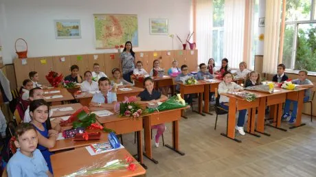Anul şcolar 2017-2018. Şcoala începe luni, fără manuale şi fără autorizaţii ISU