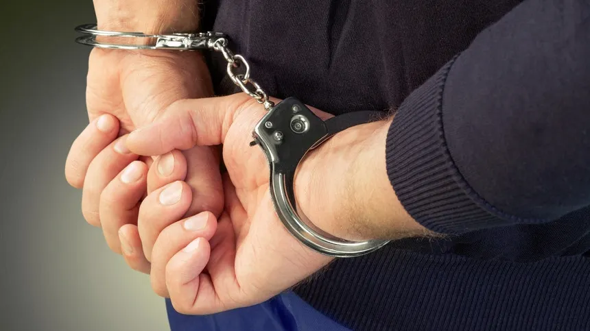 Deţinutul evadat de la Penitenciarul Poarta Albă, prins în Vrancea la volanul unei maşini