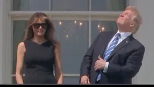Trump și-a pus sănătatea în pericol! Iată ce a făcut în timpul eclipsei de soare