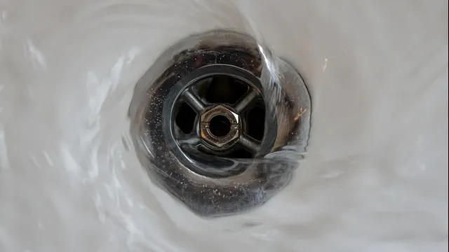 Cum să desfunzi o chiuvetă fără soluții sau unelte speciale 