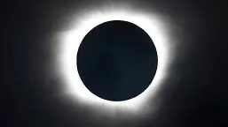 Eclipsa de Soare, precedată de o descoperire misterioasă. Specialiştii vorbesc de "globuri de foc"