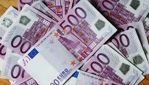 450 de euro pentru nota 5, la o universitate din România. Tinerii intermediari, arestaţi  