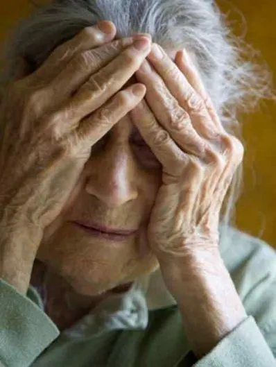 O bătrână care suferea de Alhzeimer a murit, după ce a fost plimbată între azile, jumătate de an