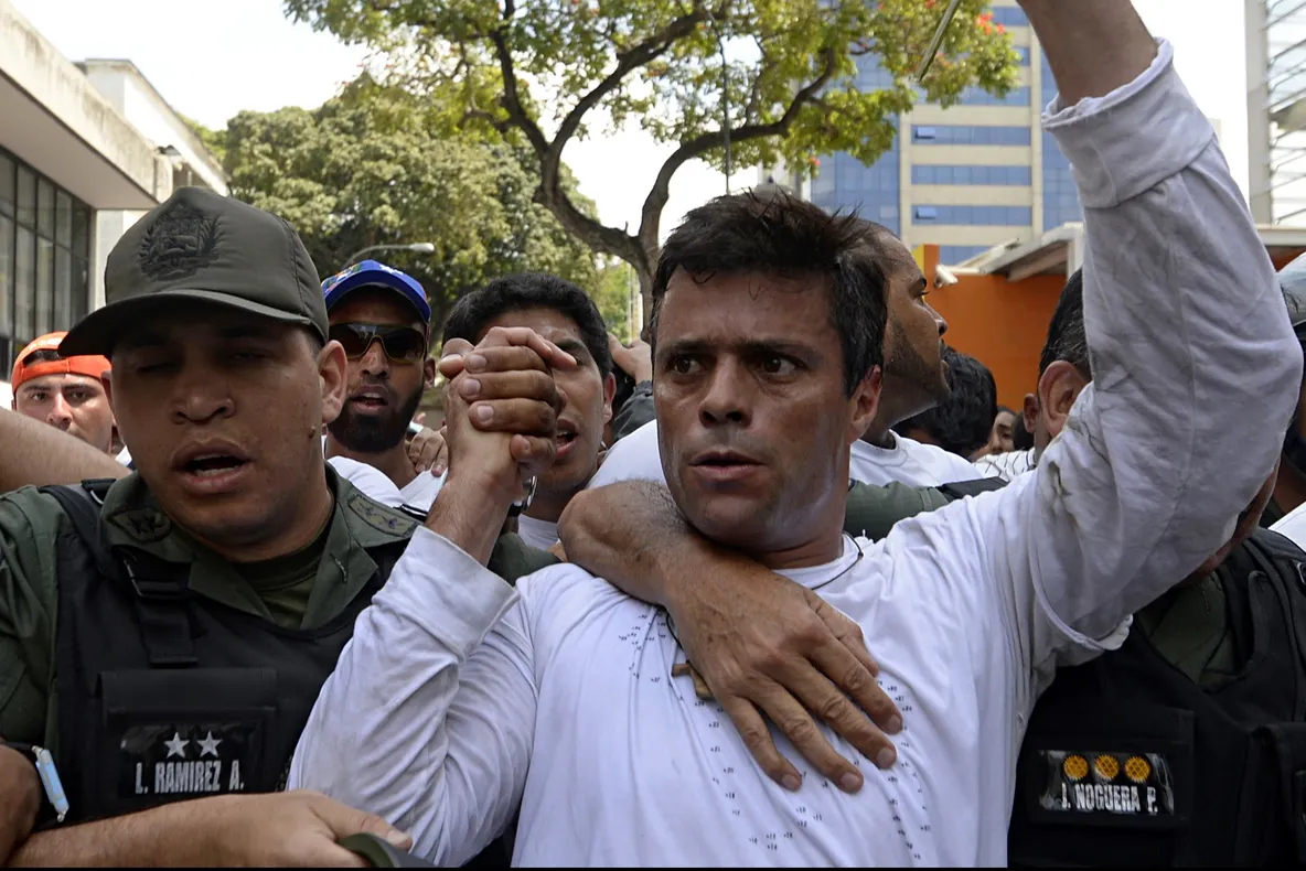 Liderii opoziției din Venezuela, ridicați cu mascații de acasă