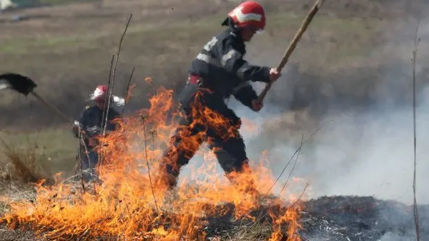 Drum național BLOCAT din cauza unui incendiu de vegetație