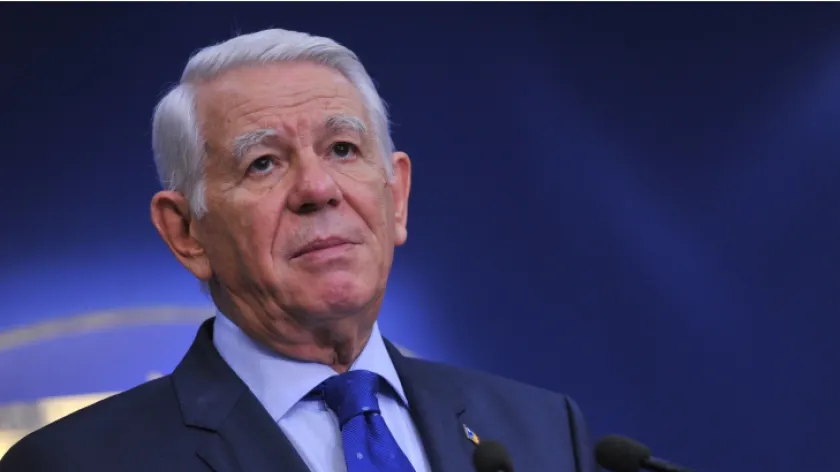 Teodor Meleşcanu, nevoit să între în Ambasada Spaniei, pe uşa din spate. Care este explicaţia