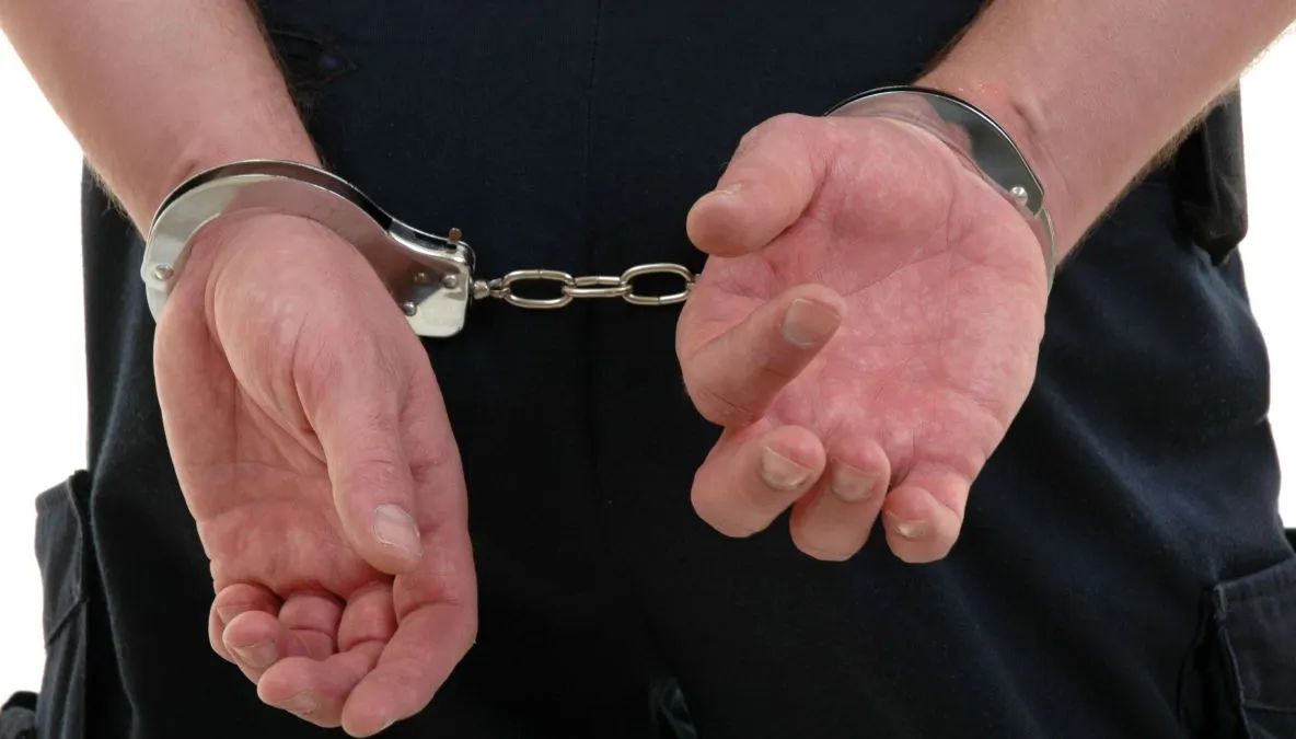 Doi agenți de poliție, reținuți pentru luare de mită