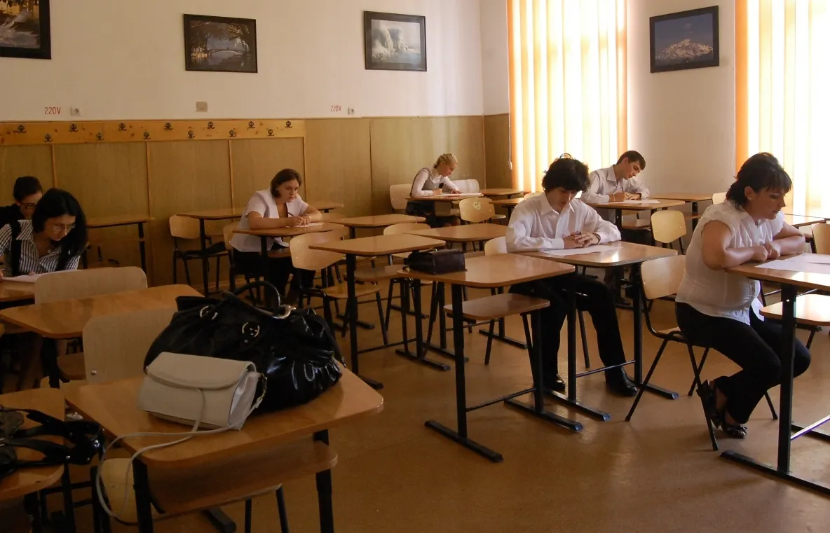 Ministrul Educației și premierul Orban, acționați în judecată de reprezentanți ai asociațiilor de elevi